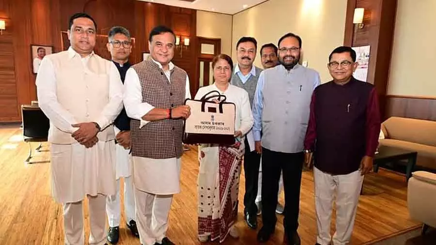 Assam : सरकार ने वित्त वर्ष 2027 के लिए 62,294.78 करोड़ का अंतरिम बजट पेश किया Assam : सरकार ने वित्त वर्ष 2027 के लिए 62,294.78 करोड़ का अंतरिम बजट पेश किया