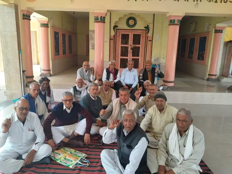 Haryana : रिटायर्ड कर्मचारियों ने सरकार पर उनके प्रति ‘पक्षपात’ का आरोप लगाया Haryana : रिटायर्ड कर्मचारियों ने सरकार पर उनके प्रति ‘पक्षपात’ का आरोप लगाया