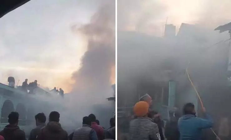 Shimla News: कोटखाई के क्यारी गांव में पूर्व प्रधान के घर में लगी आग Shimla News: कोटखाई के क्यारी गांव में पूर्व प्रधान के घर में लगी आग