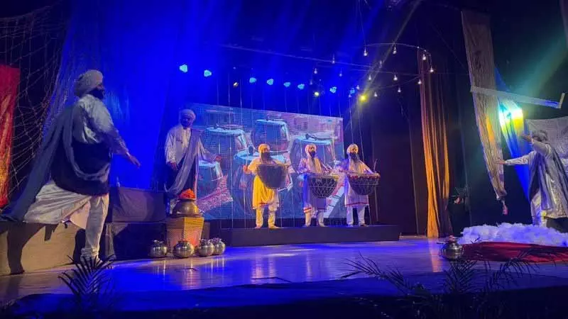 Chandigarh: नाटक ‘1675’ दर्शकों को गुरुओं के दिखाए रास्ते पर चलने के लिए प्रेरित करता Chandigarh: नाटक ‘1675’ दर्शकों को गुरुओं के दिखाए रास्ते पर चलने के लिए प्रेरित करता