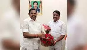 Chennai नैनार नागेंद्रन ने EPS से मुलाकात की Chennai नैनार नागेंद्रन ने EPS से मुलाकात की