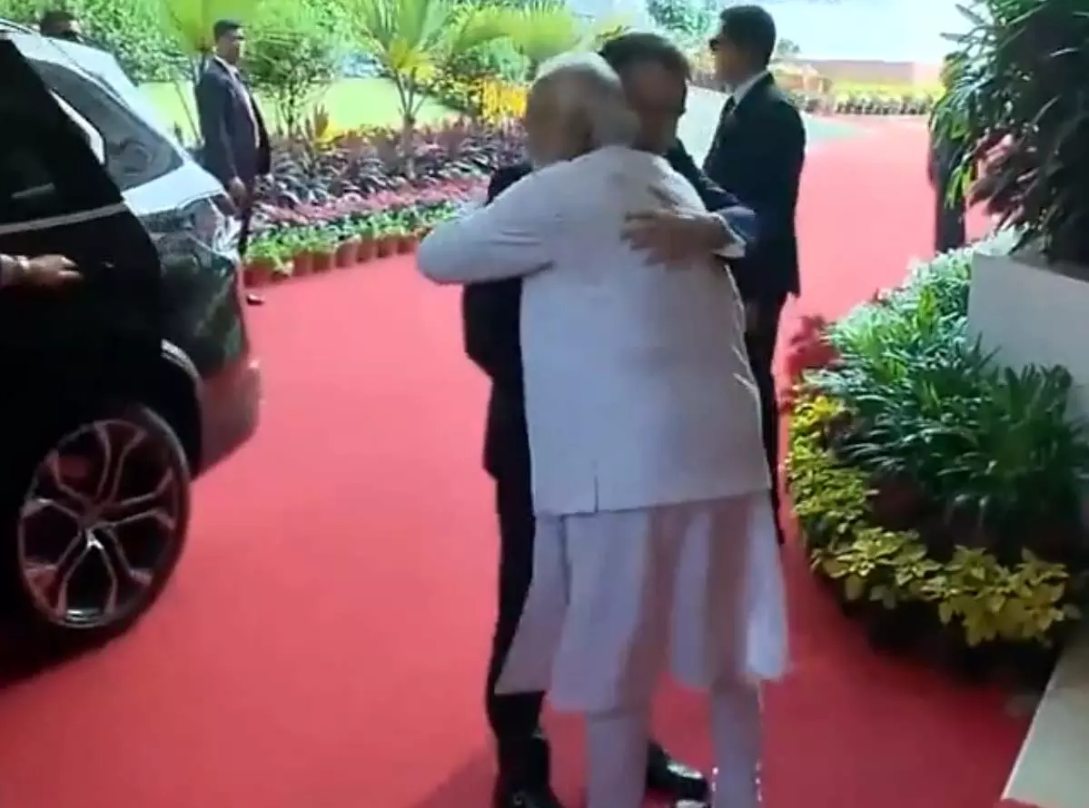 पीएम मोदी और फ्रांस के राष्ट्रपति की मुलाकात हुई, VIDEO पीएम मोदी और फ्रांस के राष्ट्रपति की मुलाकात हुई, VIDEO