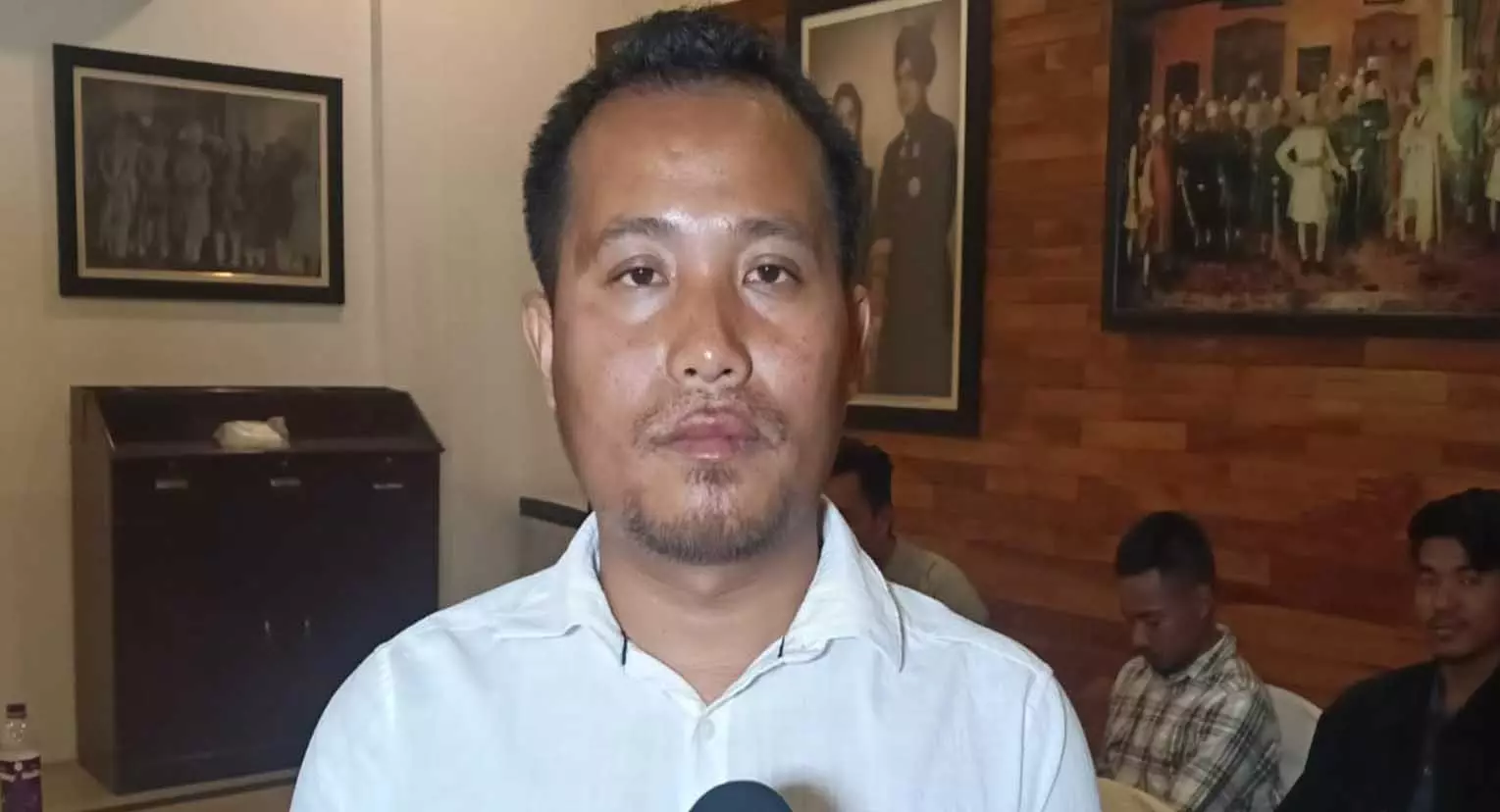 अगरतला में UMCRS ने प्रेस कॉन्फ्रेंस आयोजित कर रोमन लिपि की मांग उठाई अगरतला में UMCRS ने प्रेस कॉन्फ्रेंस आयोजित कर रोमन लिपि की मांग उठाई
