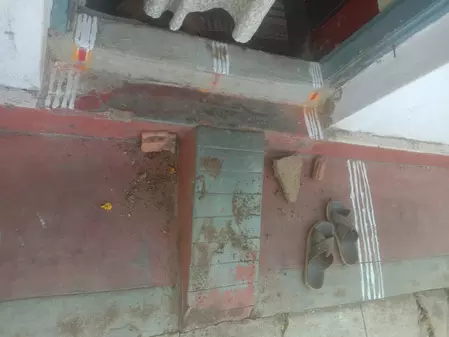 घर पर पत्थरबाजी के बाद तनाव, पत्थरबाजों और हिंदू कार्यकर्ताओं के खिलाफ FIR दर्ज घर पर पत्थरबाजी के बाद तनाव, पत्थरबाजों और हिंदू कार्यकर्ताओं के खिलाफ FIR दर्ज