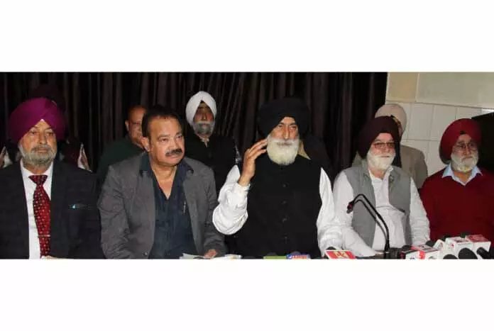 RTI एक्टिविस्ट का आरोप है कि J&K में AMRIT फार्मेसी की बढ़ी हुई खरीद से करोड़ों का नुकसान RTI एक्टिविस्ट का आरोप है कि J&K में AMRIT फार्मेसी की बढ़ी हुई खरीद से करोड़ों का नुकसान