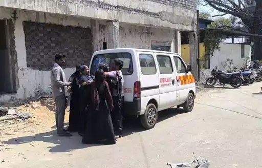 4 लोगों को ट्रक ने लिया चपेट में, दो की मौत 4 लोगों को ट्रक ने लिया चपेट में, दो की मौत