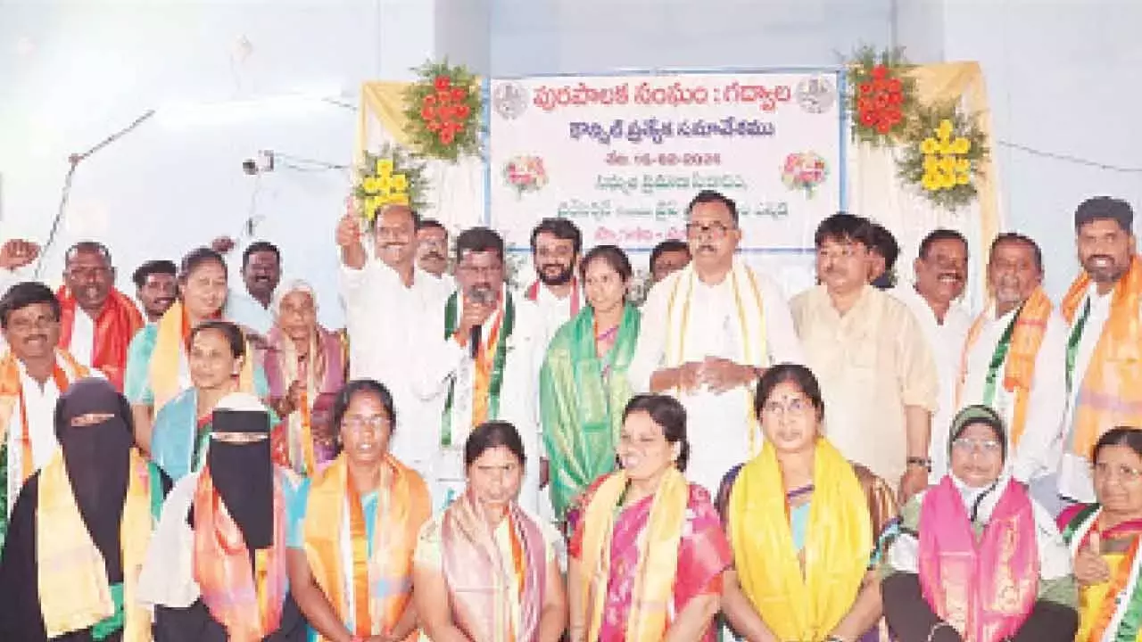Telangana: जयलक्ष्मी गडवाल नगर परिषद की चेयरपर्सन हैं Telangana: जयलक्ष्मी गडवाल नगर परिषद की चेयरपर्सन हैं