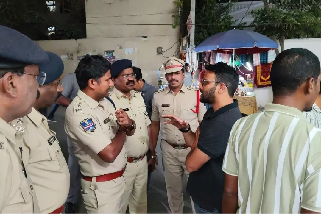 Hyderabad में पुलिस ऑपरेशन के दौरान अवैध रूप से रहने के आरोप में 23 विदेशी पकड़े गए Hyderabad में पुलिस ऑपरेशन के दौरान अवैध रूप से रहने के आरोप में 23 विदेशी पकड़े गए