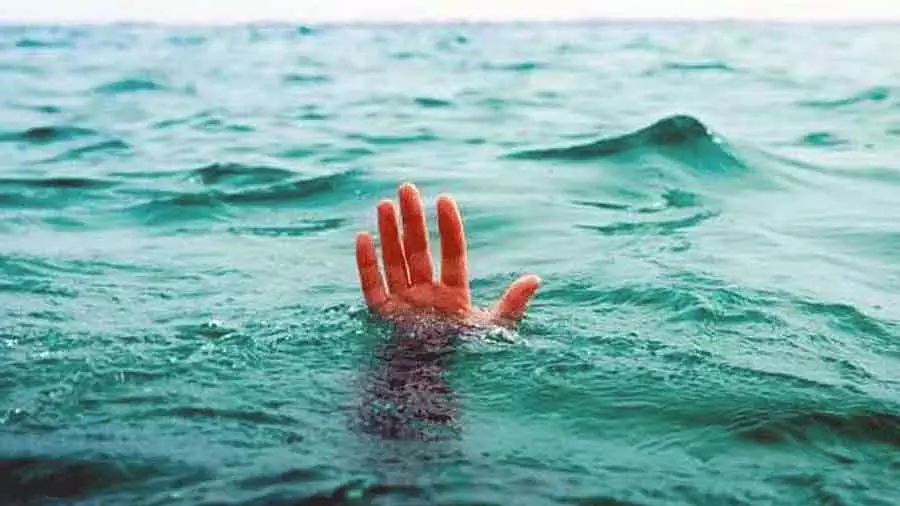 Karwar : शिवरात्रि के मौके पर समुद्र में नहाते समय लड़का डूबा Karwar : शिवरात्रि के मौके पर समुद्र में नहाते समय लड़का डूबा