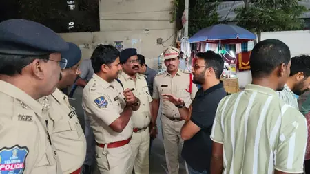 पुलिस ऑपरेशन के दौरान 23 विदेशी गिरफ्तार, अवैध रूप से रहने के आरोप पुलिस ऑपरेशन के दौरान 23 विदेशी गिरफ्तार, अवैध रूप से रहने के आरोप