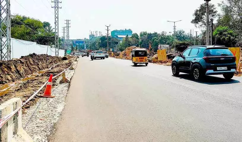 Sikh Village-पैराडाइज सर्कल रोड फिर से बनी, गाड़ी चलाने वालों को राहत मिली Sikh Village-पैराडाइज सर्कल रोड फिर से बनी, गाड़ी चलाने वालों को राहत मिली