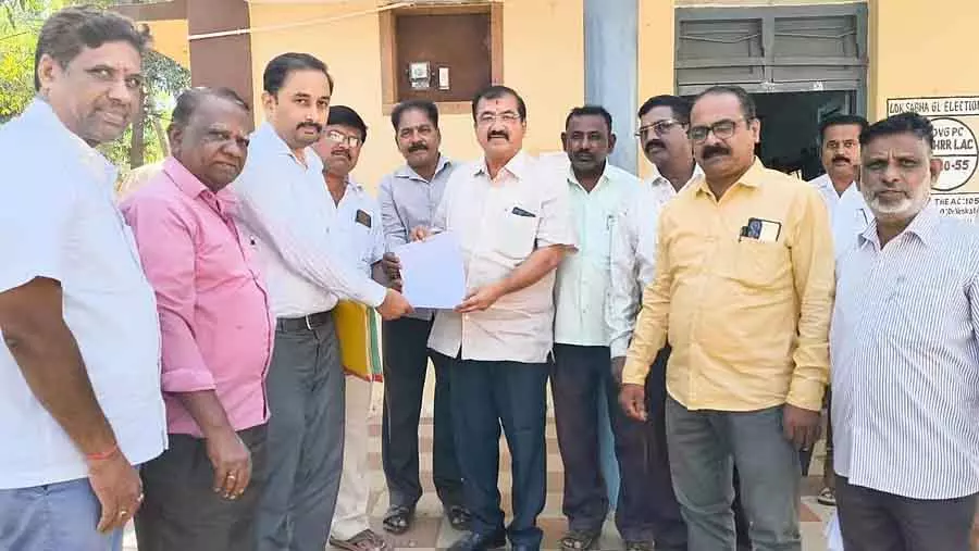 Karnataka : हरिहर में कन्नड़ भवन के निर्माण की अपील Karnataka : हरिहर में कन्नड़ भवन के निर्माण की अपील