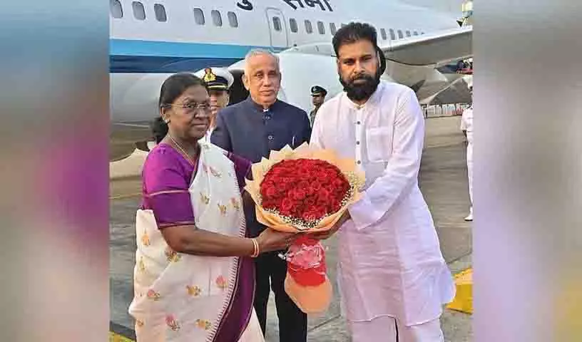 भारत की राष्ट्रपति Draupadi Murmu विशाखापत्तनम पहुंच गई भारत की राष्ट्रपति Draupadi Murmu विशाखापत्तनम पहुंच गई