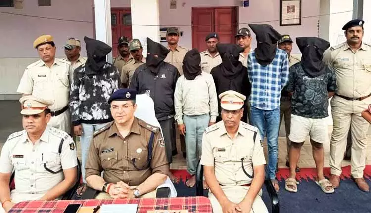Rourkela में 500 किलोग्राम से ज़्यादा गांजा ज़ब्त, 6 लोग गिरफ़्तार Rourkela में 500 किलोग्राम से ज़्यादा गांजा ज़ब्त, 6 लोग गिरफ़्तार