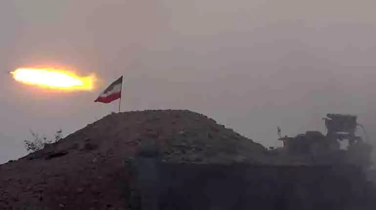 Iran ने जिनेवा वार्ता शुरू होने के साथ ही होर्मुज जलडमरूमध्य में लाइव मिसाइलें दागीं Iran ने जिनेवा वार्ता शुरू होने के साथ ही होर्मुज जलडमरूमध्य में लाइव मिसाइलें दागीं