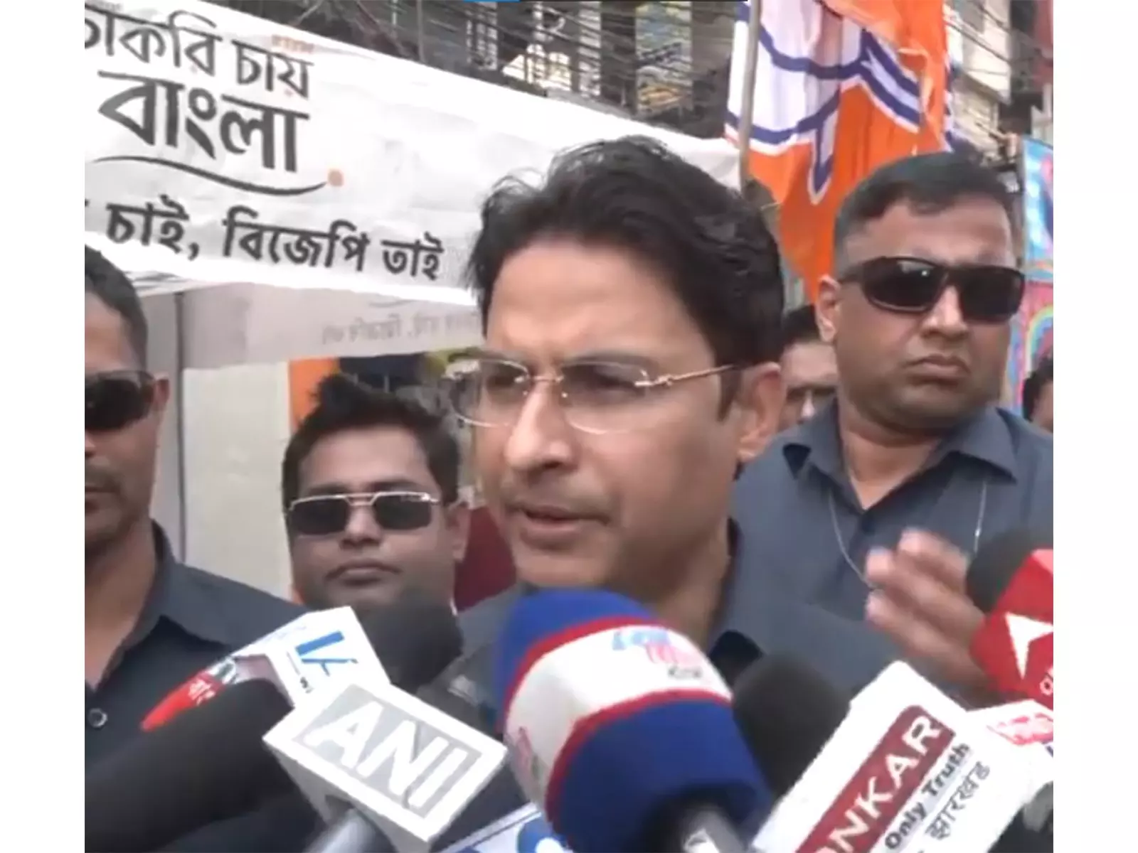BJP सांसद राजू बिस्टा ने चकरी चाय बांग्ला अभियान शुरू किया BJP सांसद राजू बिस्टा ने चकरी चाय बांग्ला अभियान शुरू किया