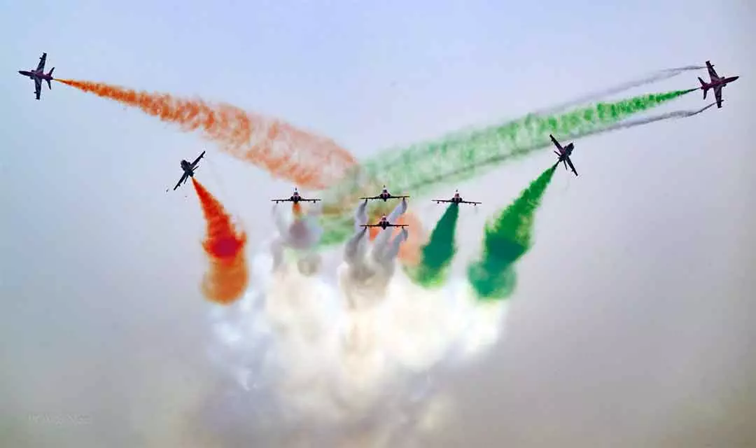 Jaipur: जलमहल के ऊपर आसमान में रंग-बिरंगी उड़ान Jaipur: जलमहल के ऊपर आसमान में रंग-बिरंगी उड़ान
