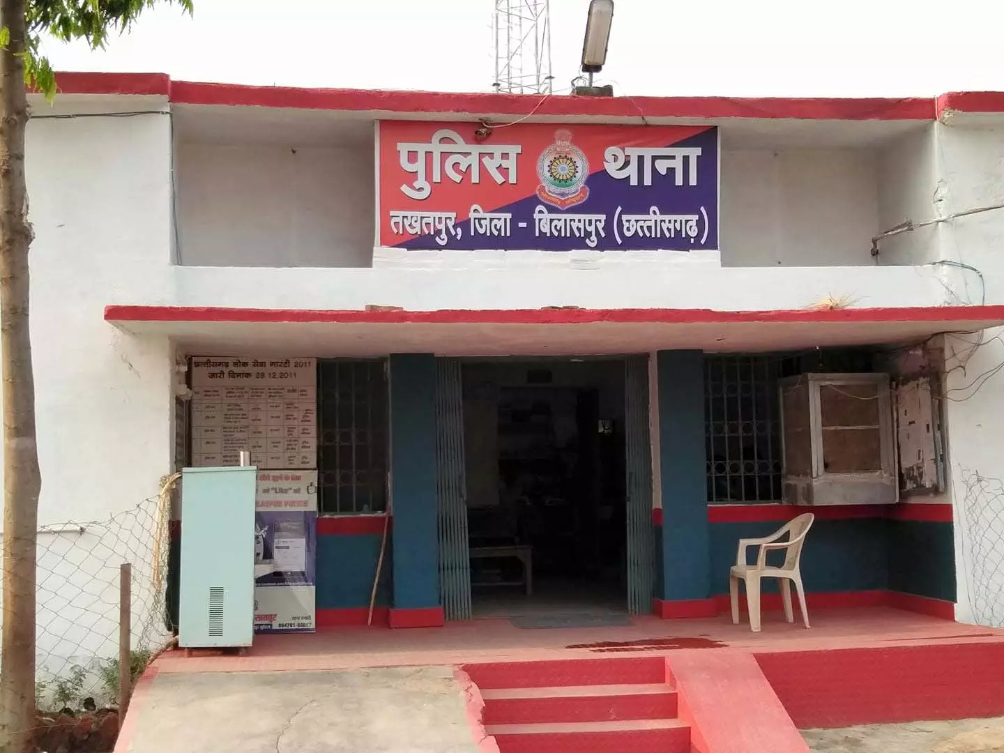 चेन स्नेचिंग आरोपी थाने से फरार, सुरक्षा में लापरवाही पर आरक्षक सस्पेंड चेन स्नेचिंग आरोपी थाने से फरार, सुरक्षा में लापरवाही पर आरक्षक सस्पेंड