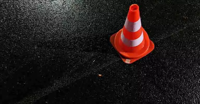Midnapore Accident: ड्यूटी से लौट रहे टीचर की मौत, 3 घायल Midnapore Accident: ड्यूटी से लौट रहे टीचर की मौत, 3 घायल