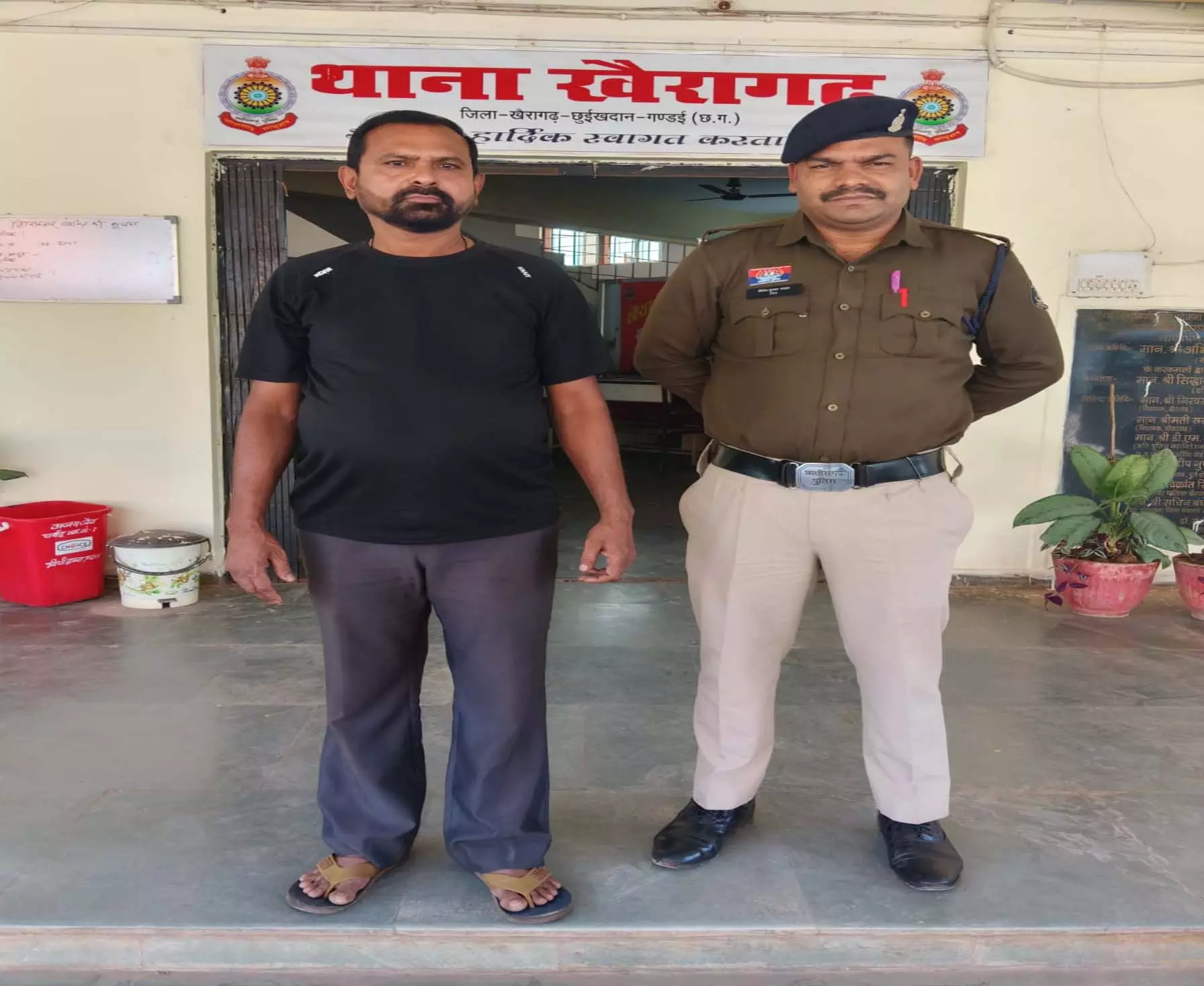 CG: 30 सालो से फरार स्थायी वारंटी अफसर अली को किया गिरफ्तार CG: 30 सालो से फरार स्थायी वारंटी अफसर अली को किया गिरफ्तार