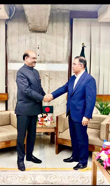 Bangladesh के नए पीएम से मिले लोकसभा अध्यक्ष ओम बिरला, भारत आने का दिया न्योता Bangladesh के नए पीएम से मिले लोकसभा अध्यक्ष ओम बिरला, भारत आने का दिया न्योता