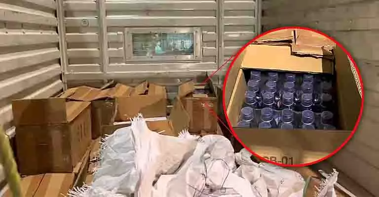 Siuri में प्रतिबंधित कफ सिरप जब्त, पिकअप चालक गिरफ्तार Siuri में प्रतिबंधित कफ सिरप जब्त, पिकअप चालक गिरफ्तार