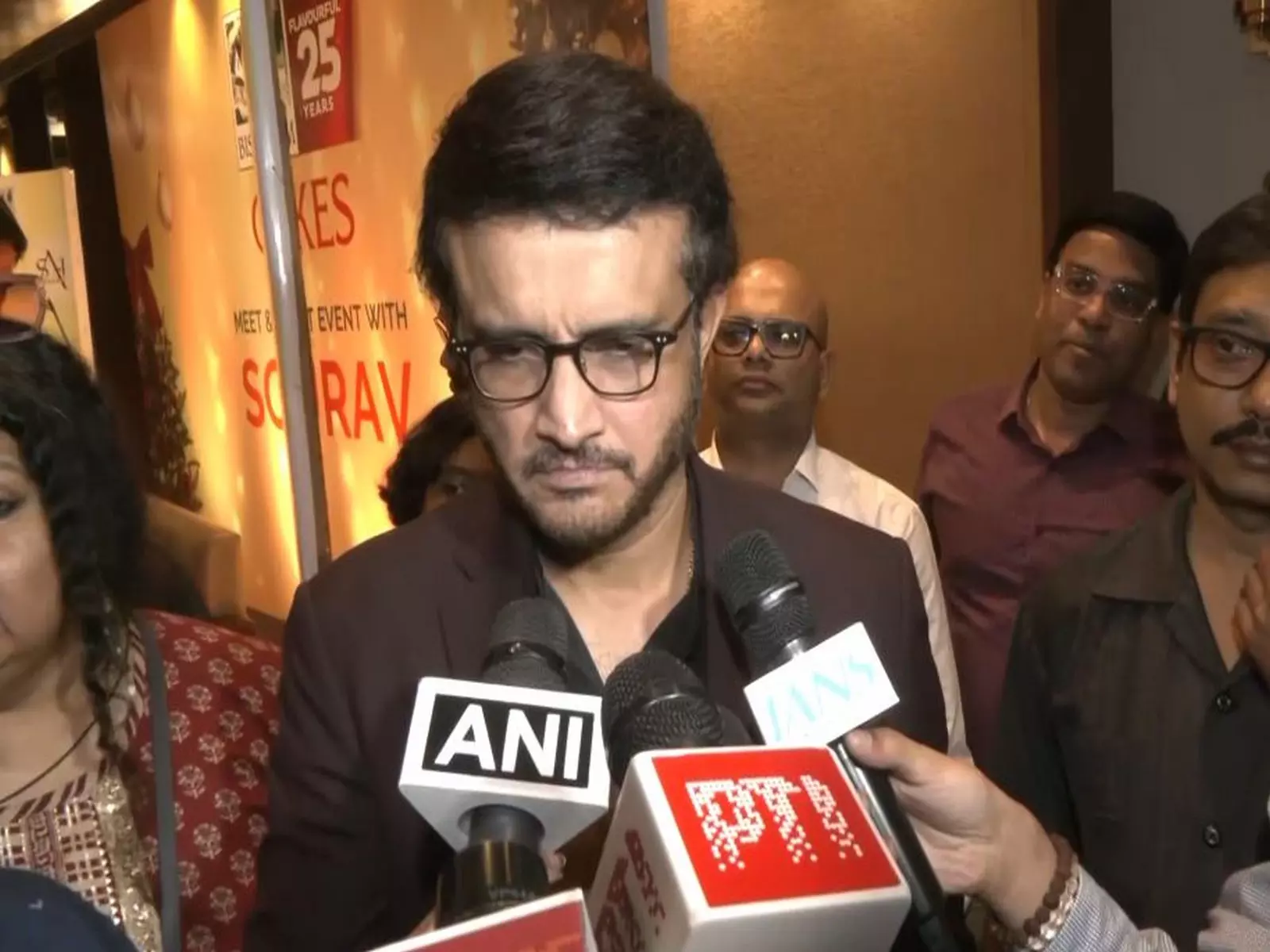 इमरान खान का ख्याल रखना जरूरी है: Sourav Ganguly इमरान खान का ख्याल रखना जरूरी है: Sourav Ganguly