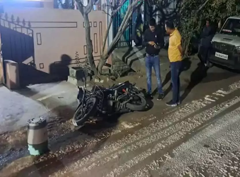 CG BREAKING: कट्टे की नोक पर सराफा कारोबारी से लूट, हमलावर फरार CG BREAKING: कट्टे की नोक पर सराफा कारोबारी से लूट, हमलावर फरार