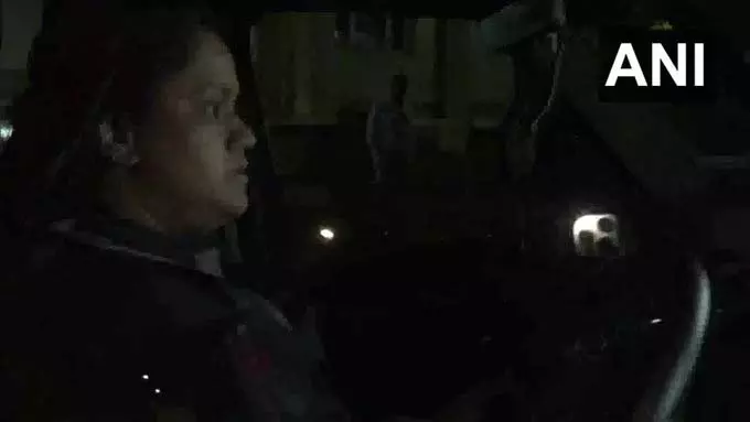 लीलावती अस्पताल से रवाना हुईं अर्पिता खान, पिता सलीम खान की सेहत को लेकर बढ़ी हलचल लीलावती अस्पताल से रवाना हुईं अर्पिता खान, पिता सलीम खान की सेहत को लेकर बढ़ी हलचल