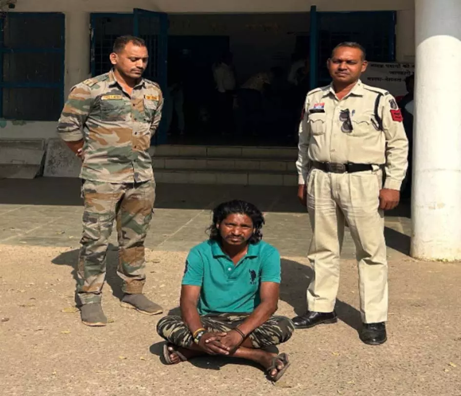 उधारी विवाद में पड़ोसियों के बीच मारपीट, ब्लेड से हमला, पति-पत्नी गिरफ्तार उधारी विवाद में पड़ोसियों के बीच मारपीट, ब्लेड से हमला, पति-पत्नी गिरफ्तार
