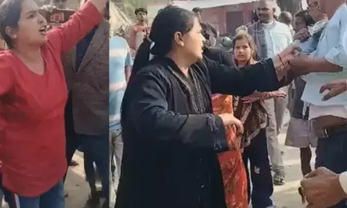 शिक्षक पति को पत्नी ने रंगरेलियां मनाते पकड़ा, बुर्का में जासूसी कर पिटाई की
