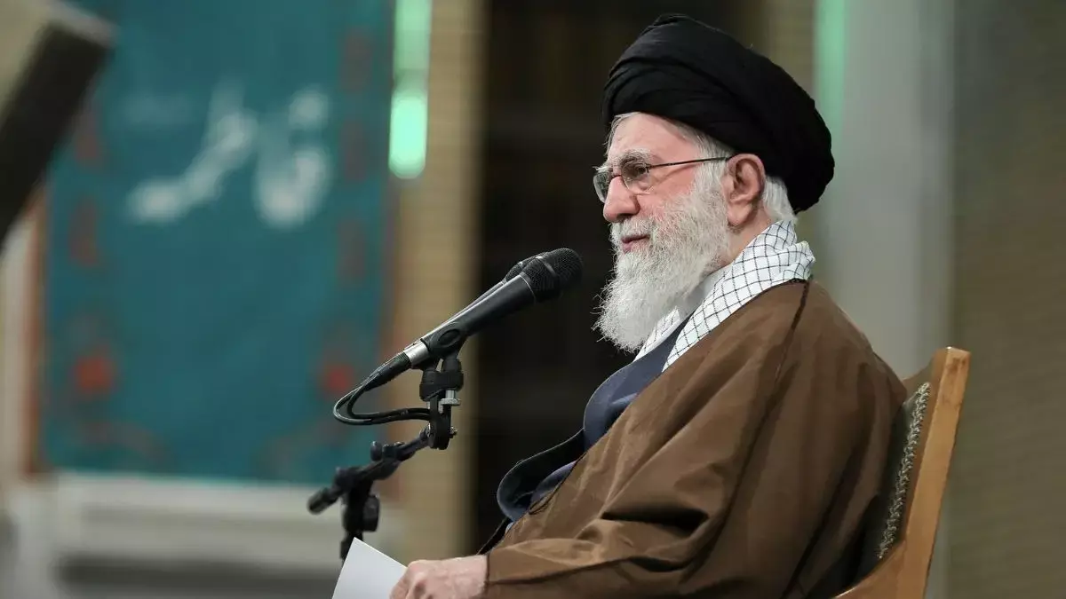 Iran ने US की बातचीत के बीच अहम तेल रूट स्ट्रेट ऑफ़ होर्मुज को कुछ समय के लिए बंद कर दिया Iran ने US की बातचीत के बीच अहम तेल रूट स्ट्रेट ऑफ़ होर्मुज को कुछ समय के लिए बंद कर दिया