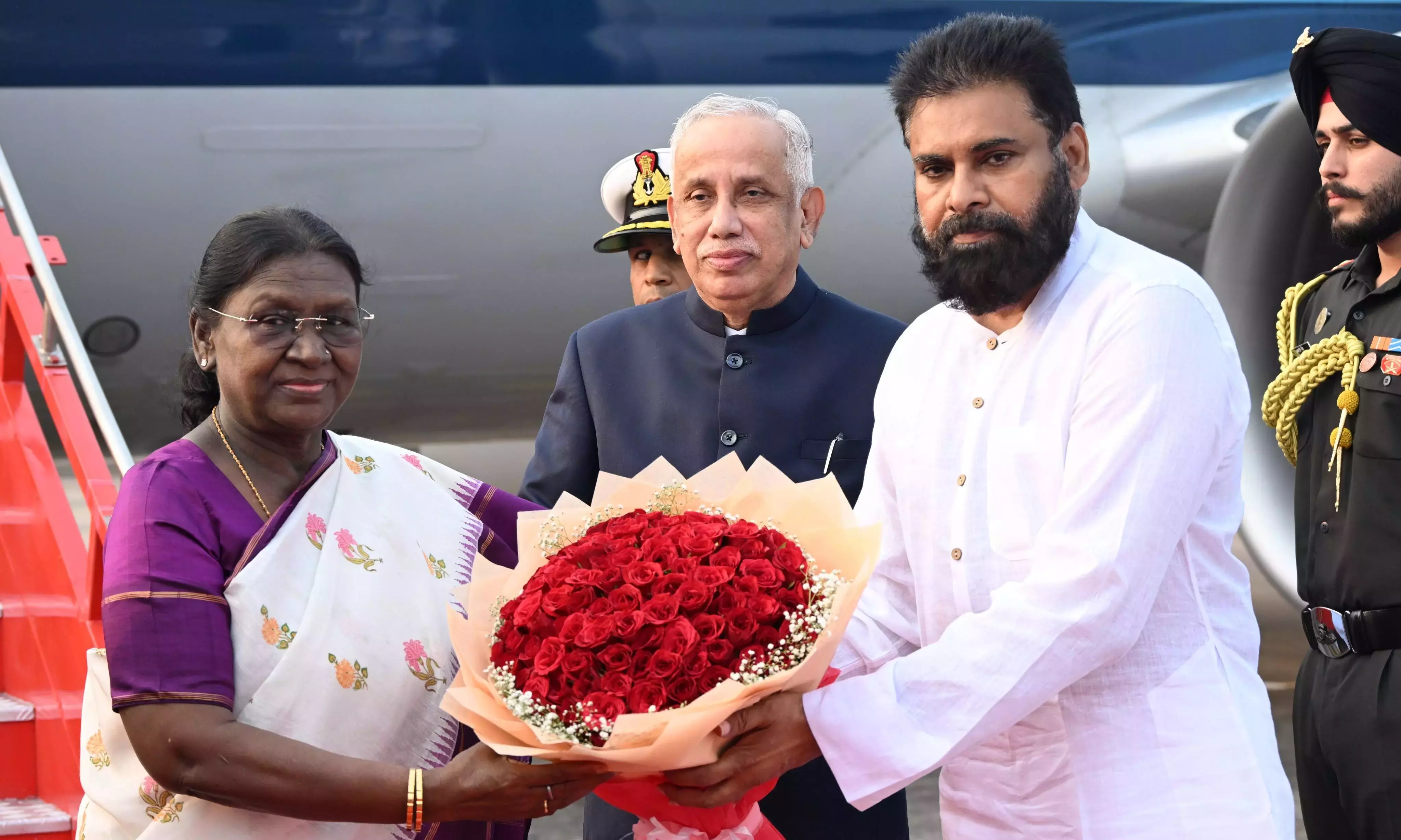 Andhra: IFR-2026 राष्ट्रपति भोज के साथ शुरू हुआ Andhra: IFR-2026 राष्ट्रपति भोज के साथ शुरू हुआ