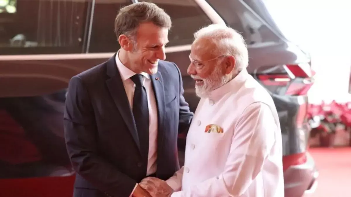 Mumbai: फ्रांस के राष्ट्रपति मैक्रों ने पीएम मोदी को G7 में शामिल होने का न्योता दिया