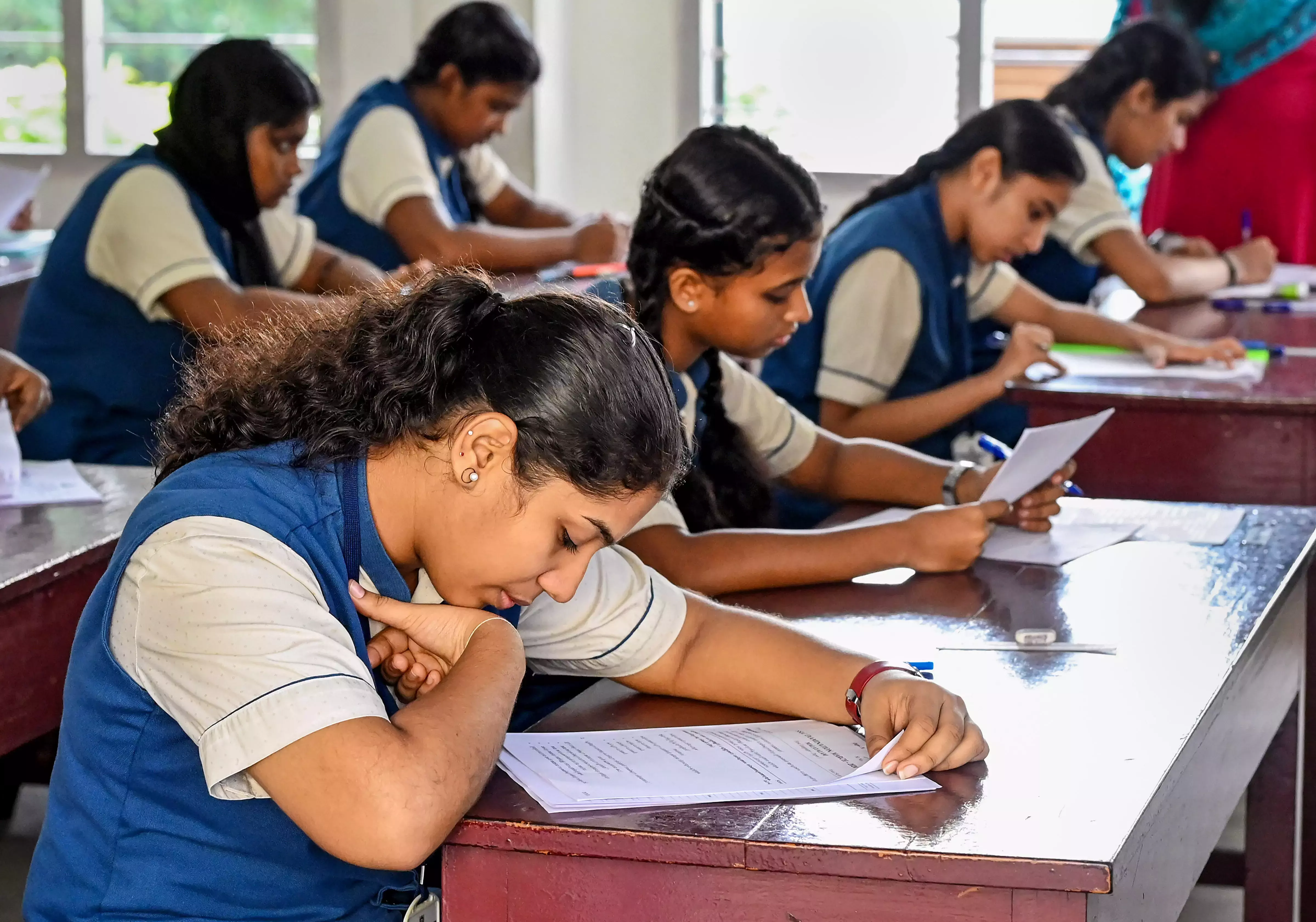 NTR कलेक्टर ने 10वीं क्लास की परीक्षा से पहले 100 परसेंट पास रेट की अपील की NTR कलेक्टर ने 10वीं क्लास की परीक्षा से पहले 100 परसेंट पास रेट की अपील की