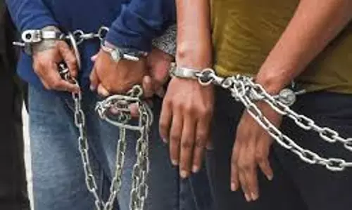 Himachal : नाकाबंदी के दौरान चिट्टे की खेप के साथ 2 गिरफ्तार Himachal : नाकाबंदी के दौरान चिट्टे की खेप के साथ 2 गिरफ्तार