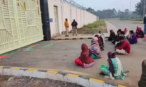 शिक्षा मंत्री गजेंद्र यादव के बंगले का डीएड अभ्यर्थियों ने किया घेराव शिक्षा मंत्री गजेंद्र यादव के बंगले का डीएड अभ्यर्थियों ने किया घेराव