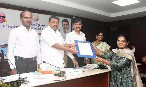 Tamil Nadu : सरकारी विभागों में 1.55 लाख लोगों की नियुक्ति Tamil Nadu : सरकारी विभागों में 1.55 लाख लोगों की नियुक्ति