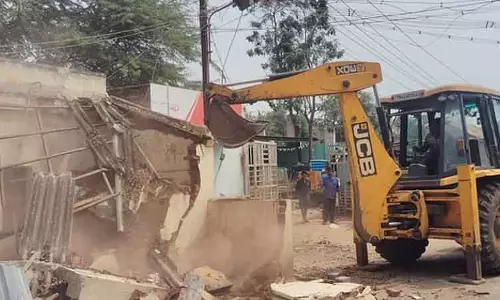 Tamil Nadu : मंदिर की 8,111 एकड़ अतिक्रमित भूमि वापस मिली Tamil Nadu : मंदिर की 8,111 एकड़ अतिक्रमित भूमि वापस मिली