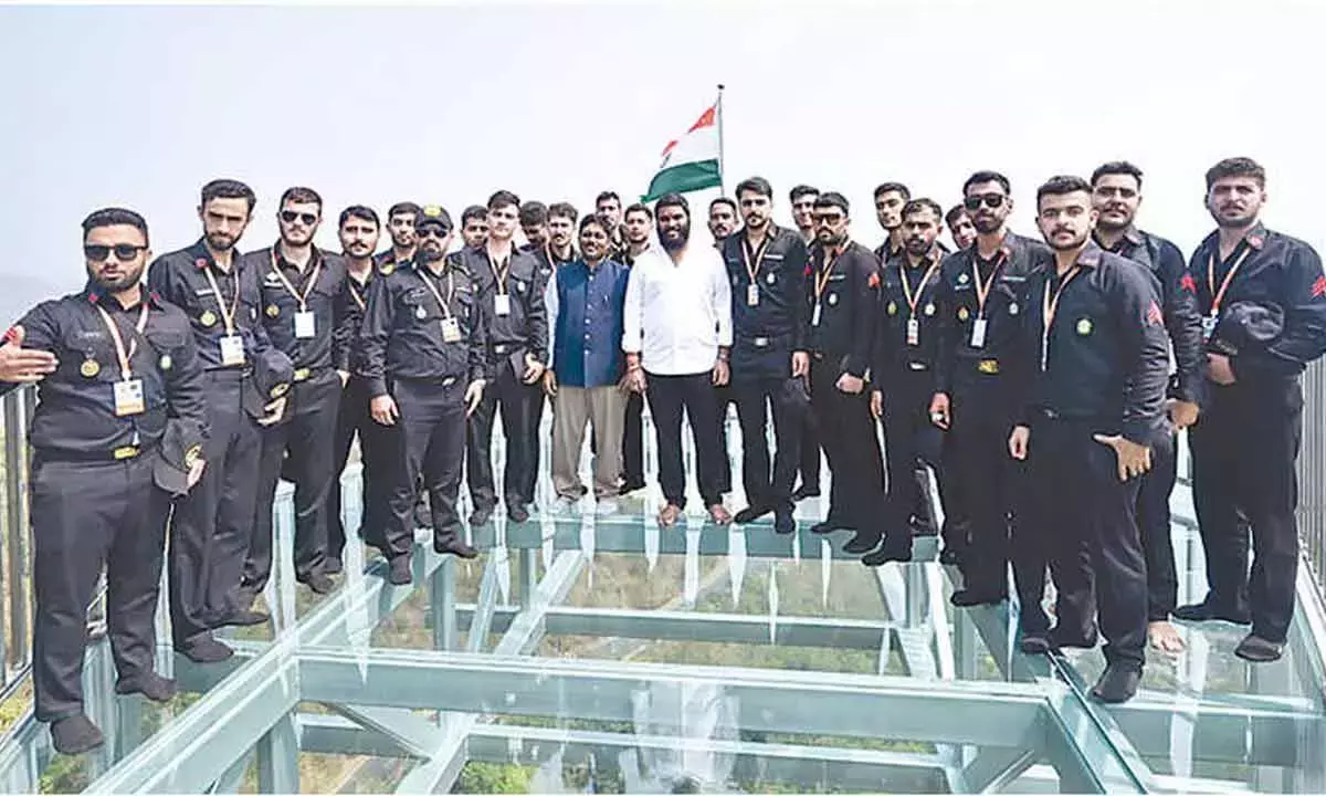 Andhra: ड्रोन के इस्तेमाल पर 72 घंटे के लिए रोक Andhra: ड्रोन के इस्तेमाल पर 72 घंटे के लिए रोक
