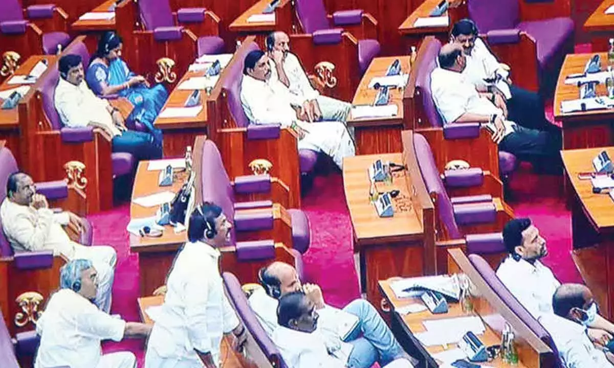 Andhra: विरासत पर YSRCP के प्रस्ताव ने परिषद की कार्यवाही रोक दी Andhra: विरासत पर YSRCP के प्रस्ताव ने परिषद की कार्यवाही रोक दी