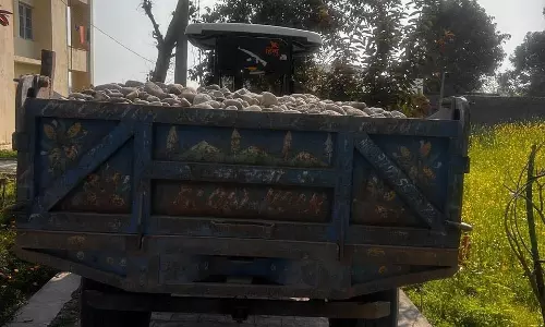 Jammu-Kashmir: बिना परमिट के कर रहे थे यह काम, पुलिस ने लिया सख्त Action