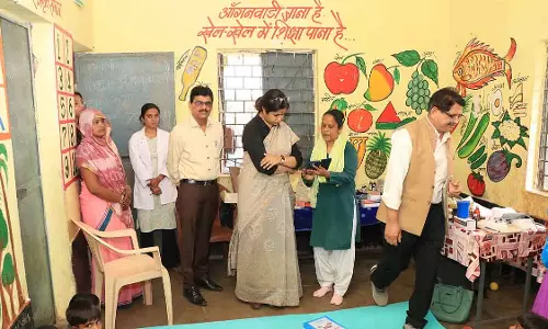 MP : कलेक्टर ने झाबुआ में आंगनवाड़ी केंद्र की सुविधाओं का जायजा लिया MP : कलेक्टर ने झाबुआ में आंगनवाड़ी केंद्र की सुविधाओं का जायजा लिया