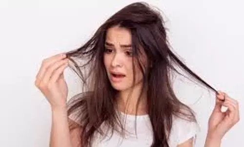 Hair Care: बालों का झड़ना रोकने के 8 आसान तरीके Hair Care: बालों का झड़ना रोकने के 8 आसान तरीके