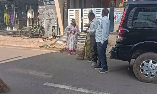 MP : नीमच में सफाई सुपरवाइजर को लापरवाही के कारण एक दिन का वेतन काटा गया MP : नीमच में सफाई सुपरवाइजर को लापरवाही के कारण एक दिन का वेतन काटा गया