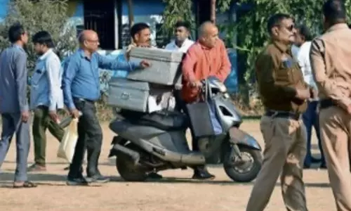 माशिमं की लापरवाही, गोपनीयता नहीं बरती जा रही बोर्ड प्रश्नपत्र वितरण में माशिमं की लापरवाही, गोपनीयता नहीं बरती जा रही बोर्ड प्रश्नपत्र वितरण में