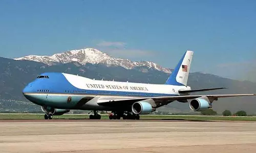 US एयर फ़ोर्स ने एयर फ़ोर्स वन के लिए नई पेंट स्कीम पेश की
