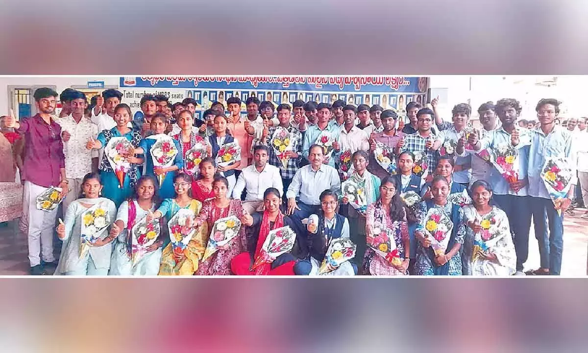 Andhra: विश्वसाई के छात्रों ने JEE मेन्स में उत्कृष्ट प्रदर्शन किया Andhra: विश्वसाई के छात्रों ने JEE मेन्स में उत्कृष्ट प्रदर्शन किया