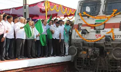 Karnataka : मेगा ट्रेन कोचिंग टर्मिनल प्रोजेक्ट देवनहल्ली से येलहंका शिफ्ट किया Karnataka : मेगा ट्रेन कोचिंग टर्मिनल प्रोजेक्ट देवनहल्ली से येलहंका शिफ्ट किया