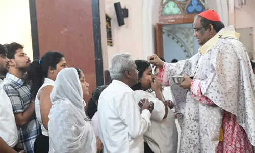 Hyderabad: ईसाईयों ने पवित्र प्रार्थना सभा के साथ राख बुधवार मनाया Hyderabad: ईसाईयों ने पवित्र प्रार्थना सभा के साथ राख बुधवार मनाया